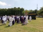 Manasik jemaah calon haji di alun alun Sitobondo